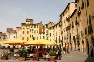 lucca-anfiteatro-italy